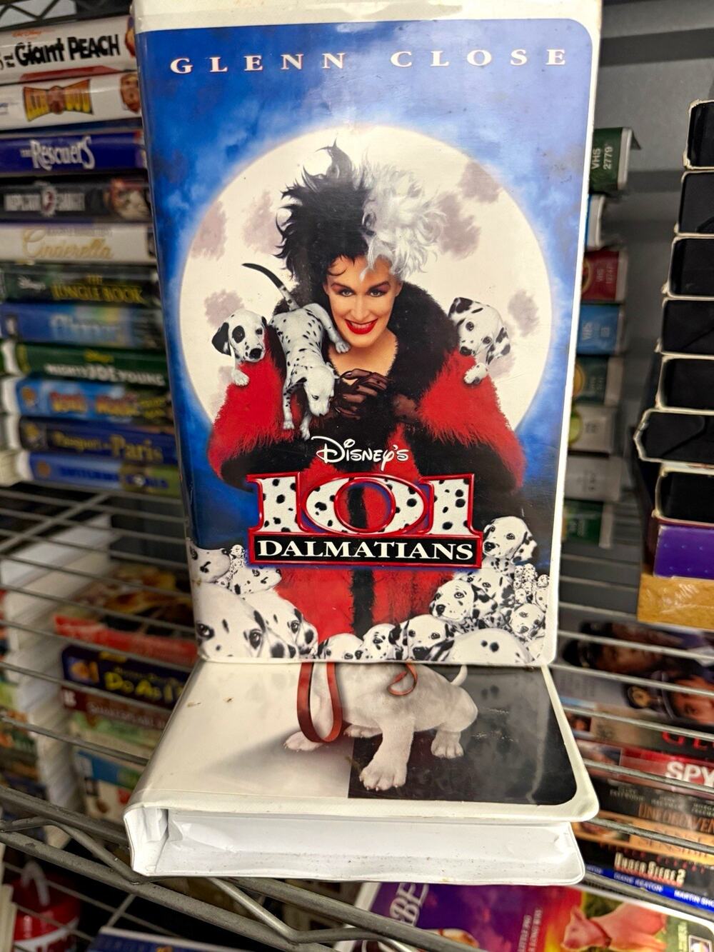 Disney 101 Dalmatians (1997) 102 Dalmatians (2000)